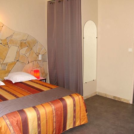Hotel Et Studios Les Amandiers Saint-Raphaël Buitenkant foto