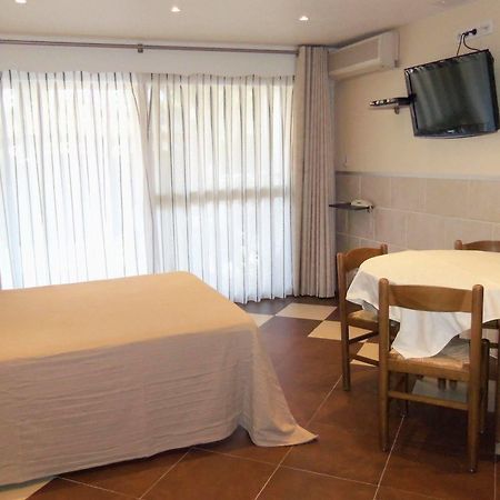 Hotel Et Studios Les Amandiers Saint-Raphaël Buitenkant foto
