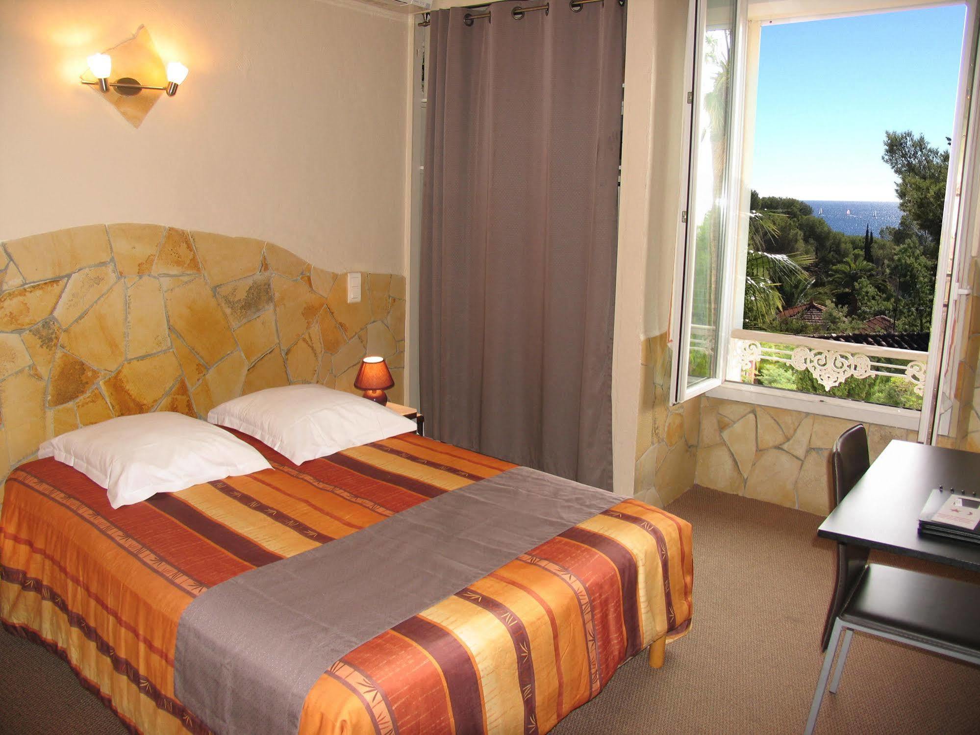 Hotel Et Studios Les Amandiers Saint-Raphaël Buitenkant foto