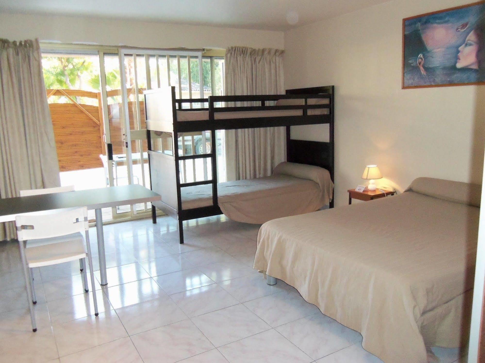 Hotel Et Studios Les Amandiers Saint-Raphaël Buitenkant foto