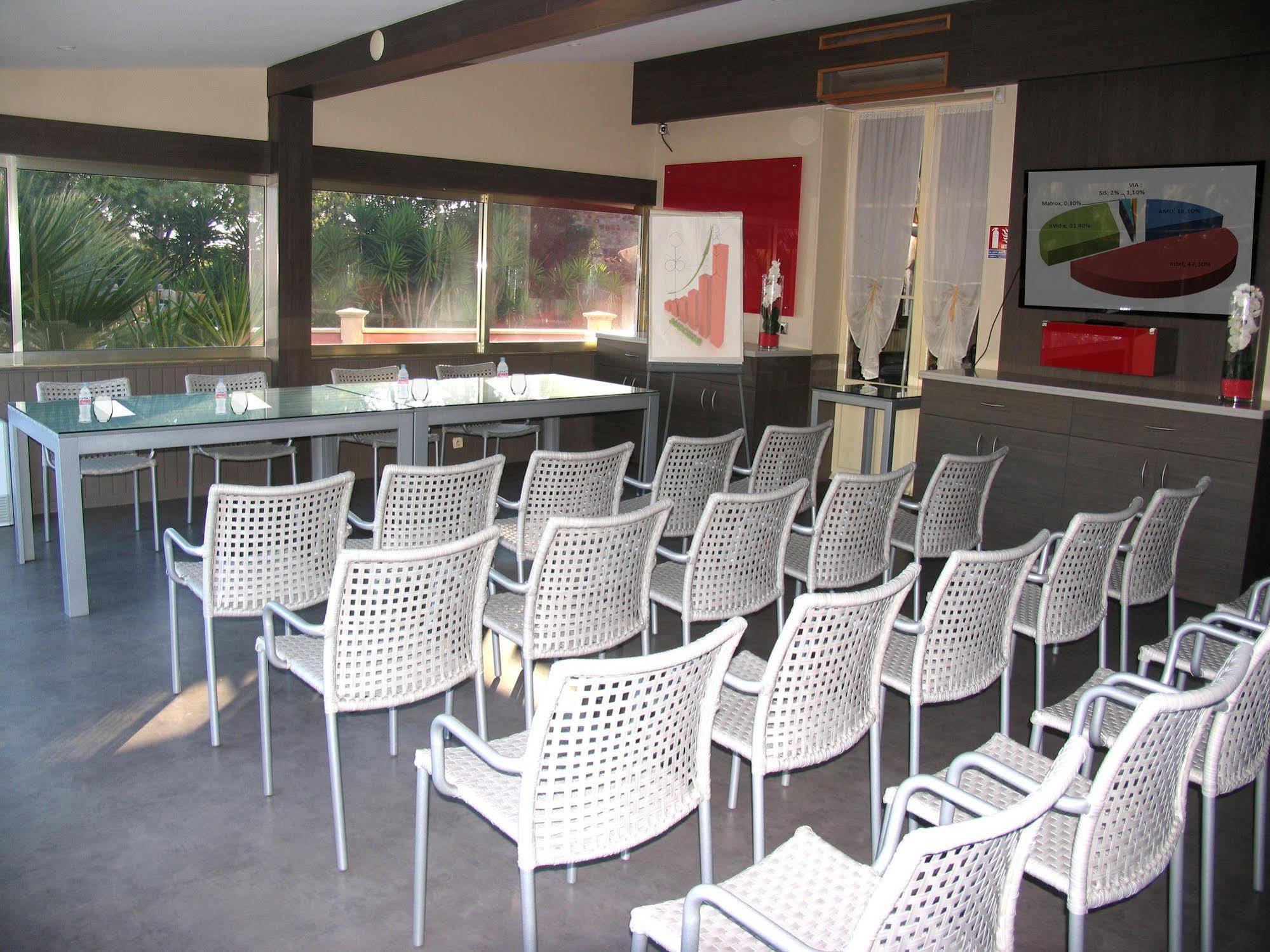 Hotel Et Studios Les Amandiers Saint-Raphaël Buitenkant foto